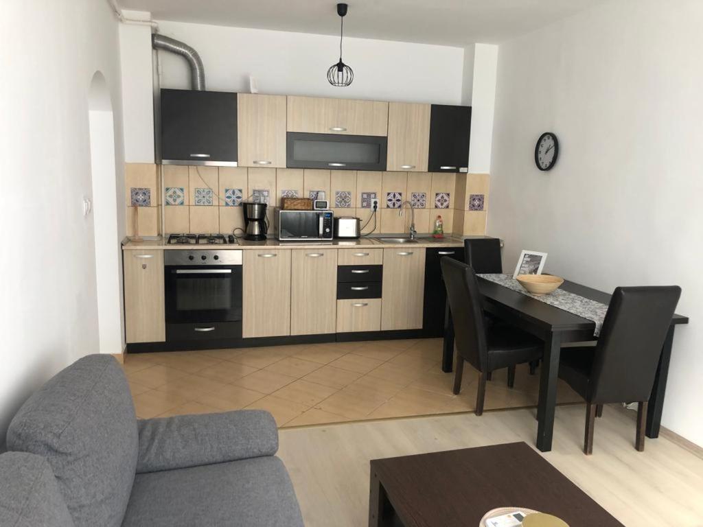 Confort Apartment Mediaş Eksteriør bilde